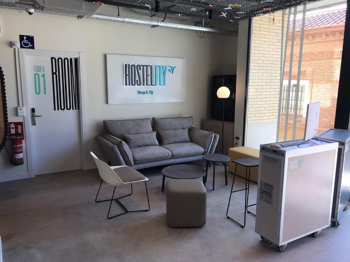 Hostelfly Madrid Exteriör bild