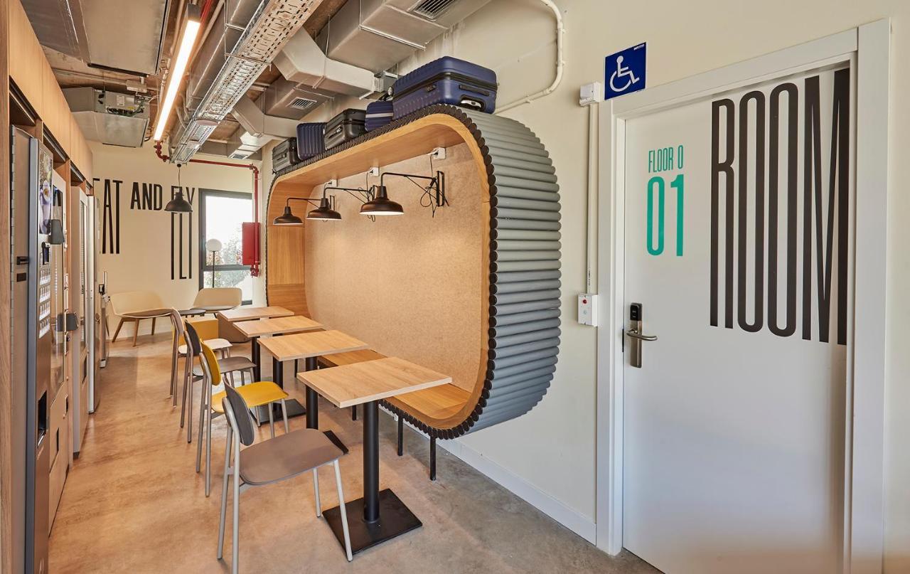 Hostelfly Madrid Exteriör bild