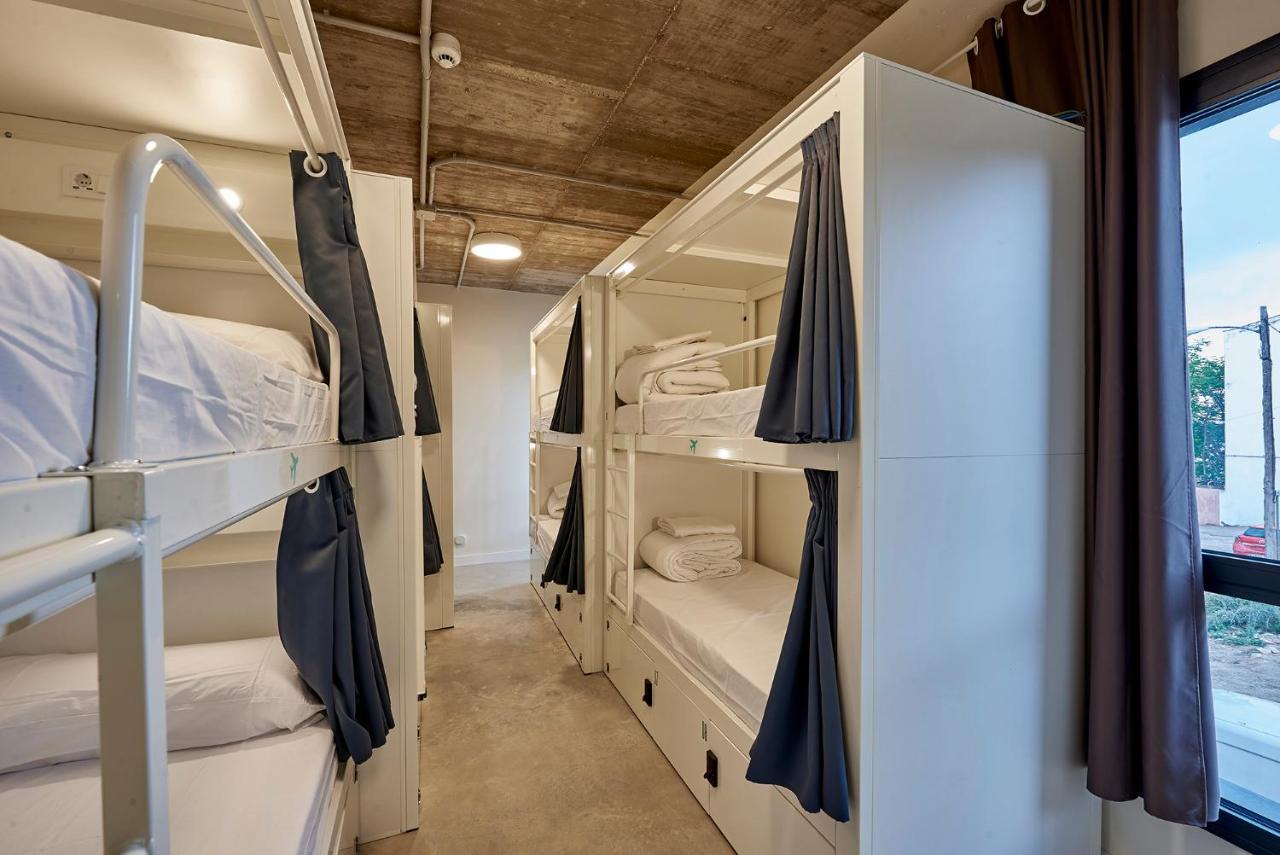 Hostelfly Madrid Exteriör bild